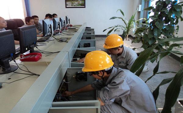 昌暉儀表工程師在進行DCS系統接地施工