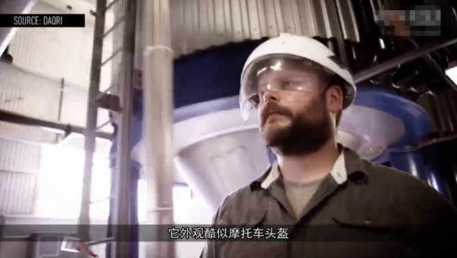 AR增強現實頭盔的外形似摩托車頭盔