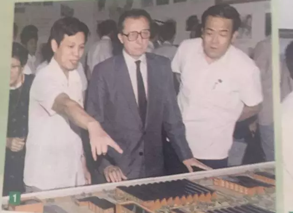 歐共體主席雅克·德洛爾訪問西安儀表廠 歐共體主席雅克·德洛爾訪問西安儀表廠