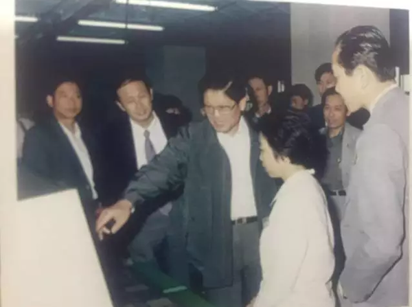 原國務委員李鐵映參觀西儀集團 原國務委員李鐵映參觀西儀集團