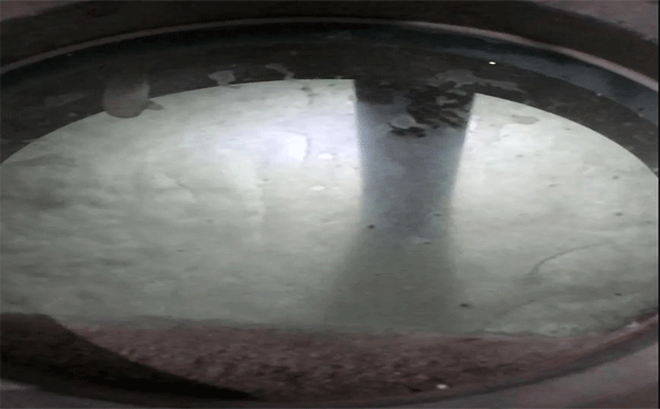 反應(yīng)釜內(nèi)大量蒸汽和泡沫 反應(yīng)釜內(nèi)大量蒸汽和泡沫