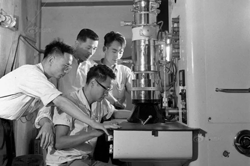 100kV電子顯微鏡工作照片 100kV電子顯微鏡工作照片