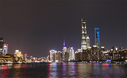 黃浦江的夜晚不再寧?kù)o 黃浦江的夜晚不再寧?kù)o