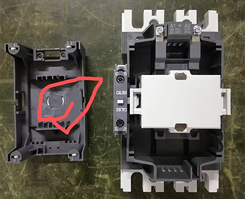 某斷路器用于強起的敲落孔 某斷路器用于強起的敲落孔