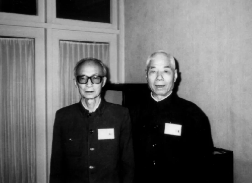 李慕愚與孫作賓在參加第六屆全國政協(xié)會(huì)議代表駐地合影