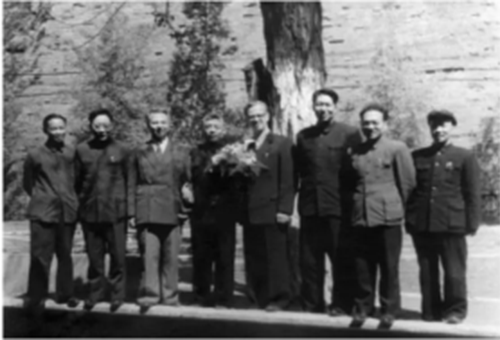 一機(jī)部副局長、李慕愚、張協(xié)和羅鳳奇與蘇聯(lián)專家合影