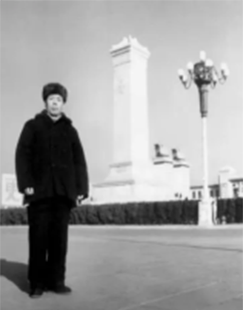 李幕愚1972 年在天安門廣場(chǎng)留影